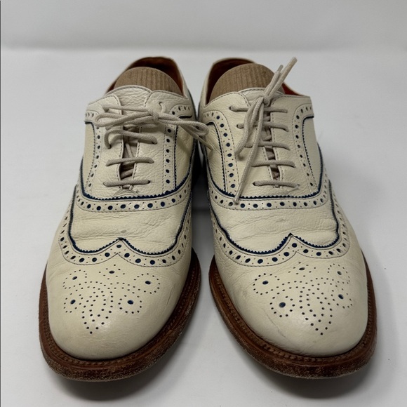 Stylish Cream Brogues with Blue Accents - Picture 2 of 4